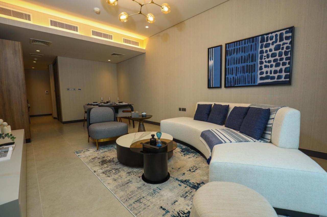 Hotel Charthouse Bahrain Al Manamah Esterno foto A living room in a 2-bedroom apartment
