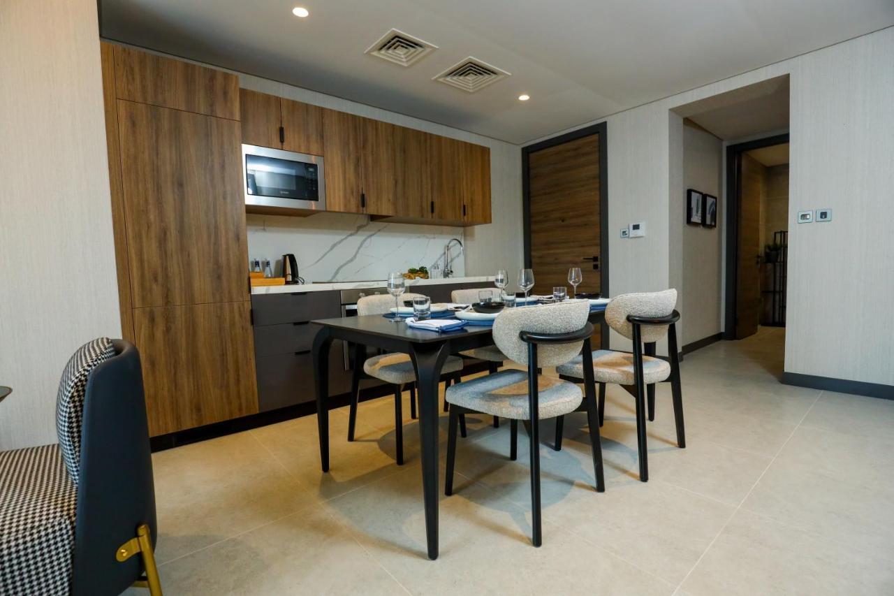 Hotel Charthouse Bahrain Al Manamah Esterno foto A kitchen in a serviced apartment