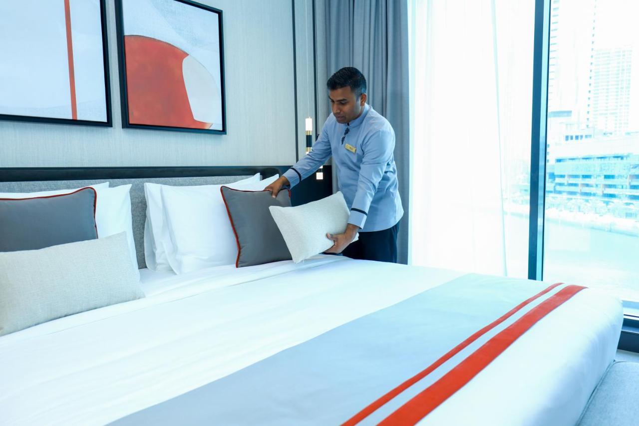 Hotel Charthouse Bahrain Al Manamah Esterno foto A hotel housekeeper making a bed