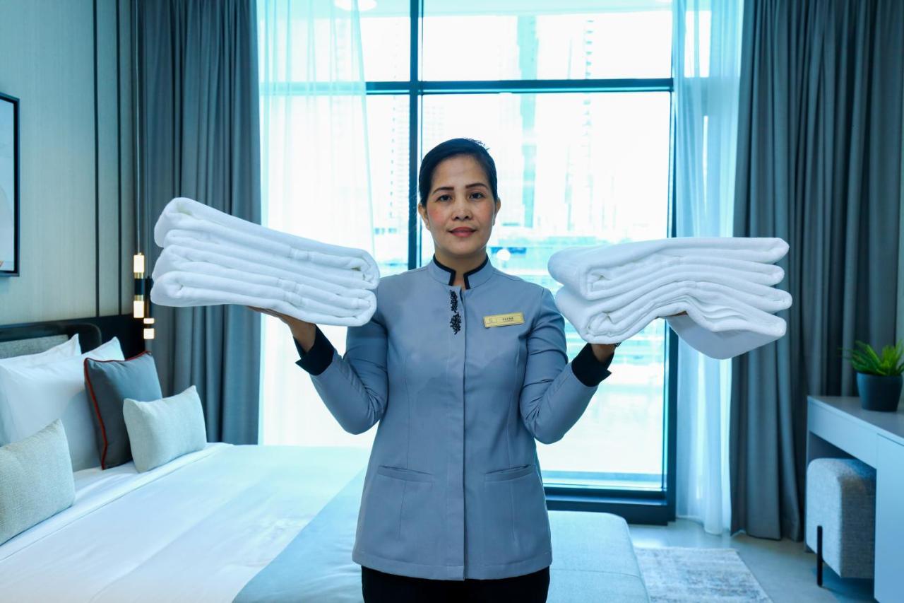 Hotel Charthouse Bahrain Al Manamah Esterno foto A chambermaid in a hotel