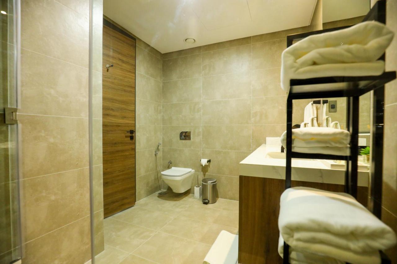 Hotel Charthouse Bahrain Al Manamah Esterno foto Bathroom