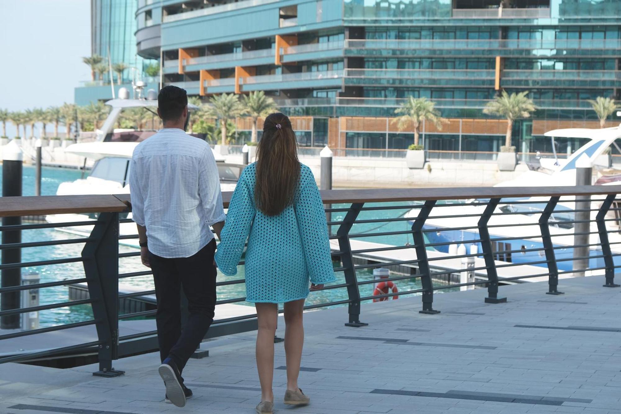 Hotel Charthouse Bahrain Al Manamah Esterno foto A couple walking in Dubai Marina