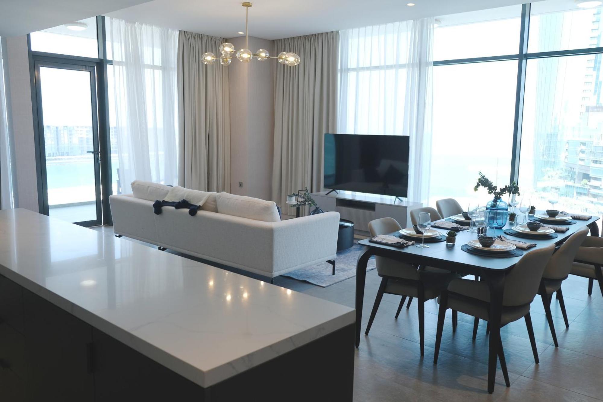 Hotel Charthouse Bahrain Al Manamah Esterno foto A living room in a 3-bedroom apartment