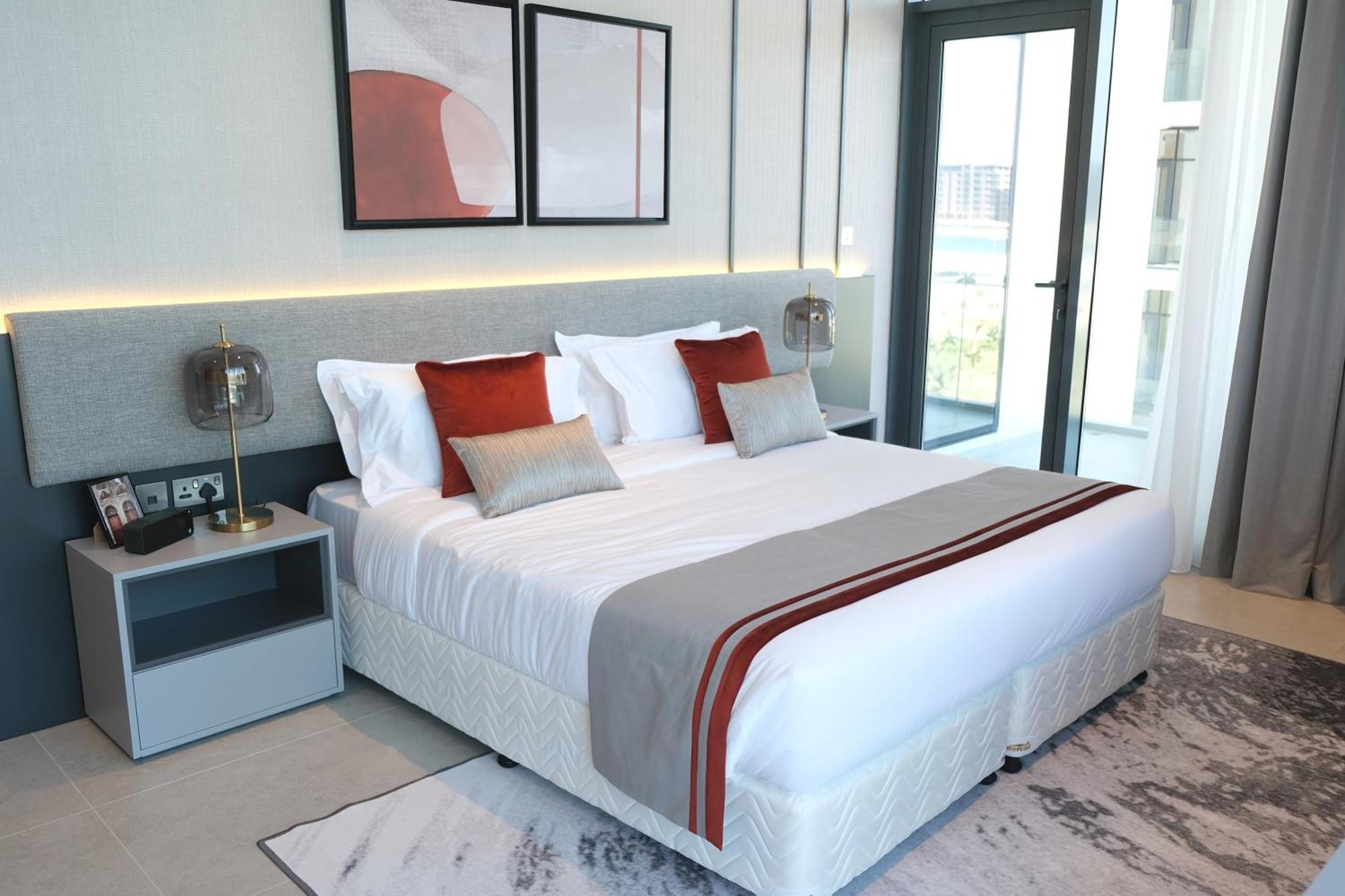 Hotel Charthouse Bahrain Al Manamah Esterno foto A bedroom at the hotel