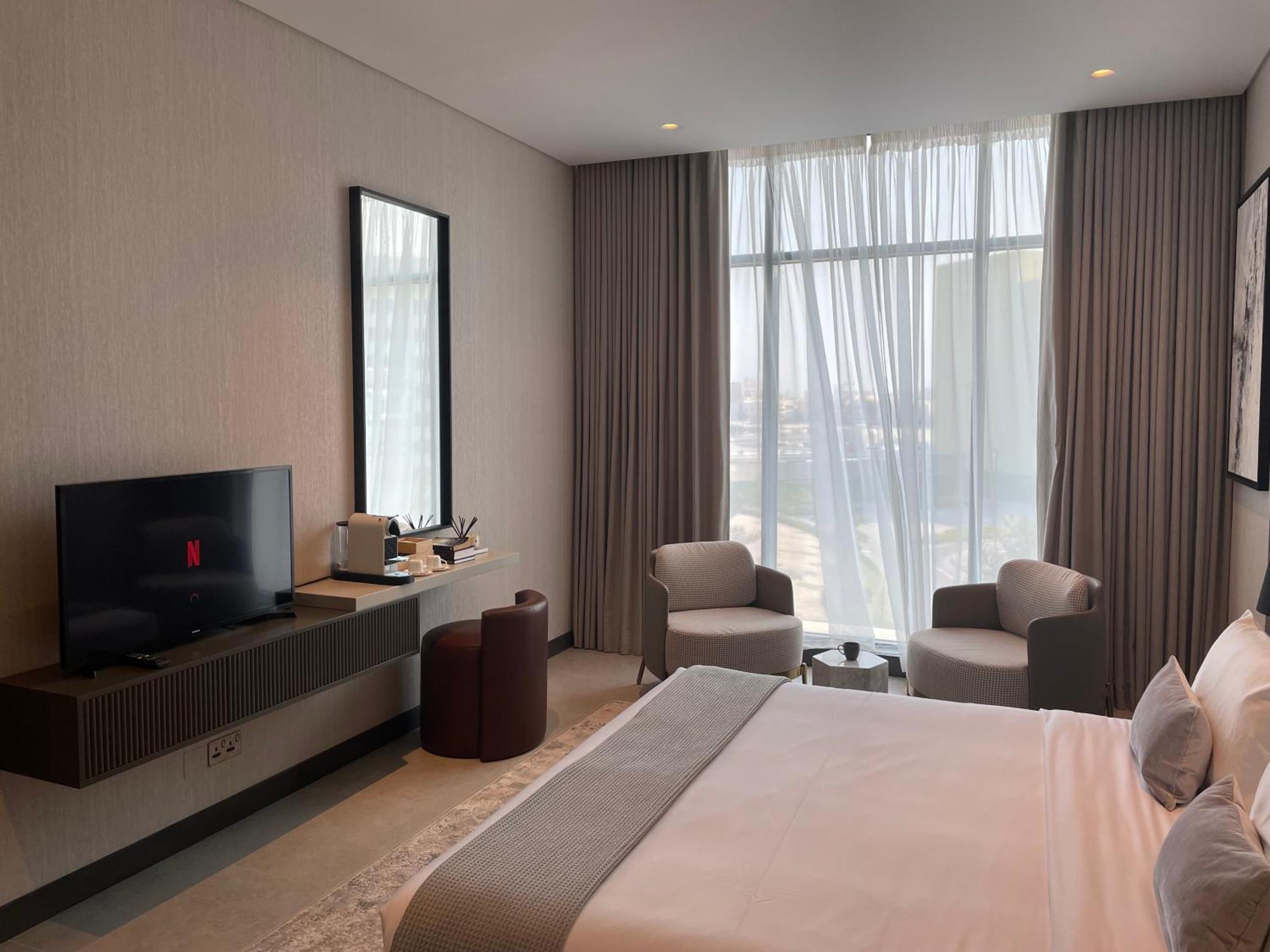 Hotel Charthouse Bahrain Al Manamah Esterno foto A bedroom at the hotel