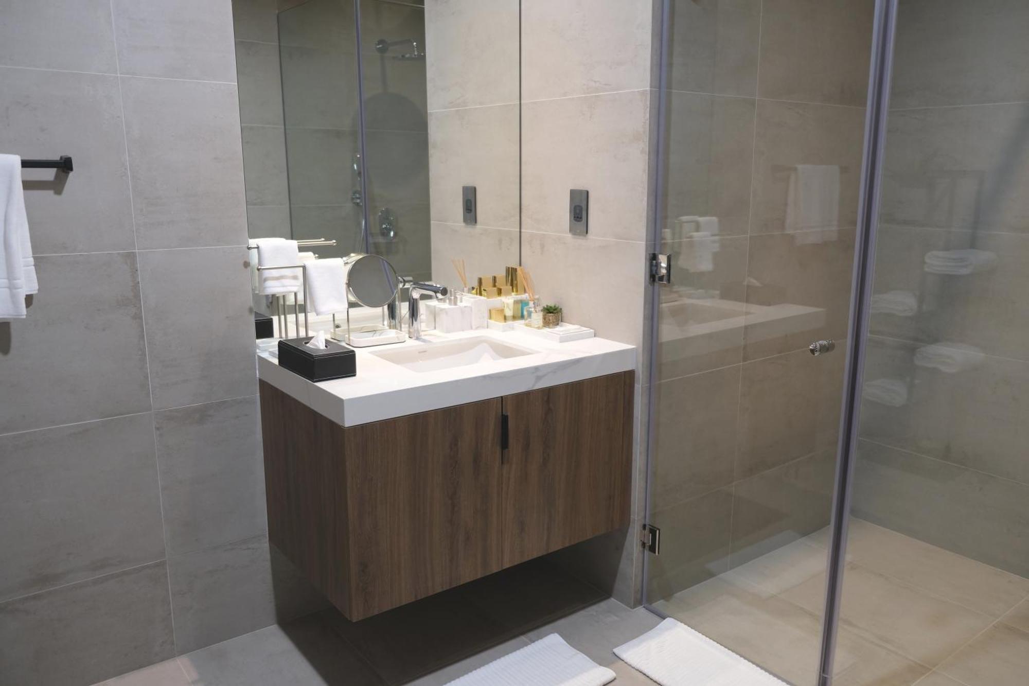 Hotel Charthouse Bahrain Al Manamah Esterno foto Bathroom